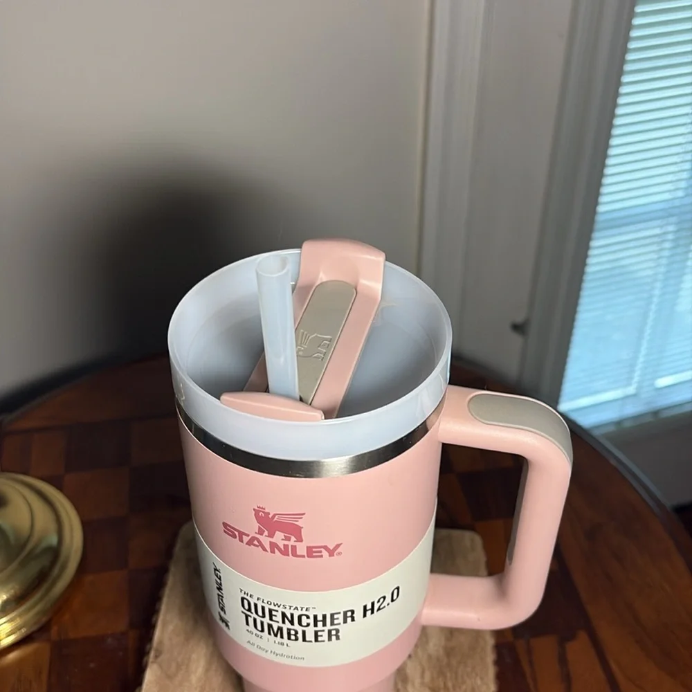 40 oz Dusty Rose Stanley Quencher H20 tumbler - Picture 3 of 5